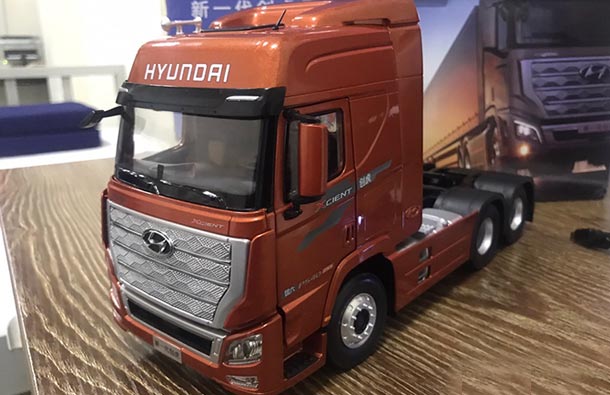 Diecast Hyundai Xcient Tractor Unit Model 1:24 Scale Red