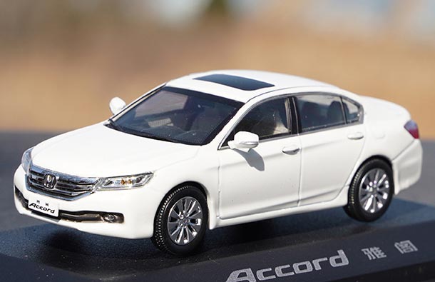 Diecast 2013 Honda Accord Car Model White 1:43 Scale