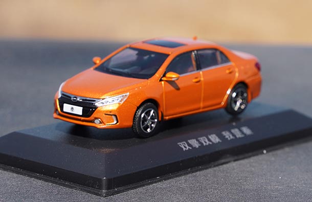 Diecast 2013 BYD Qin Car Model White / Orange 1:43 Scale