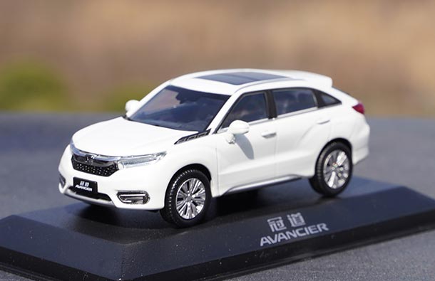 Diecast 2017 Honda Avancier SUV Model 1:43 Scale