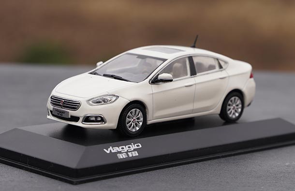 Diecast 2012 Fiat Viaggio Model 1:43 White / Black / Gray / Red