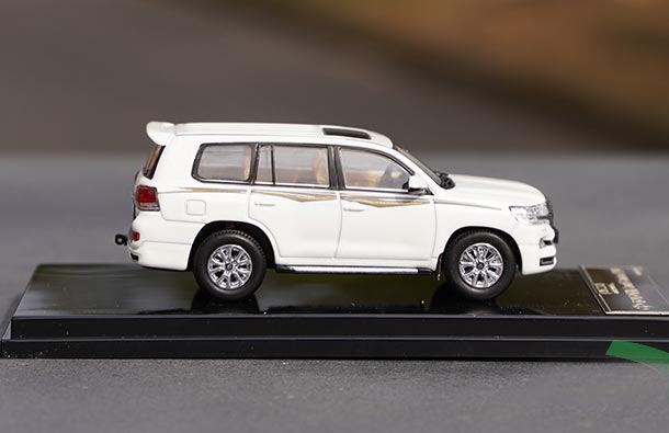 Diecast Toyota Land Cruiser GXR V6 LC200 Model 1:64 By GCD [VB4A232]