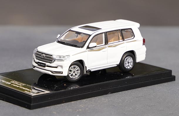 Diecast Toyota Land Cruiser GXR V6 LC200 Model 1:64 By GCD