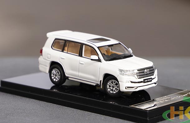 Diecast Toyota Land Cruiser LC200 Model 1:64 Scale White By GCD