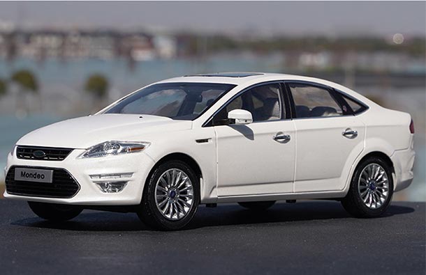 Diecast 2011 Ford Mondeo Car Model 1:18 Scale White