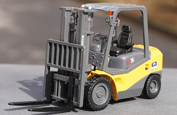 Diecast Shantui SF30 Forklift Truck Model 1:25 Scale Yellow
