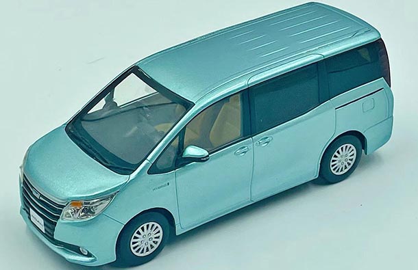 Diecast Toyota Noah MPV Model 1:30 Scale Cyan