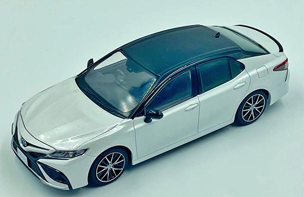 Diecast Toyota Camry Car Model 1:30 Scale White (Black Sunroof)