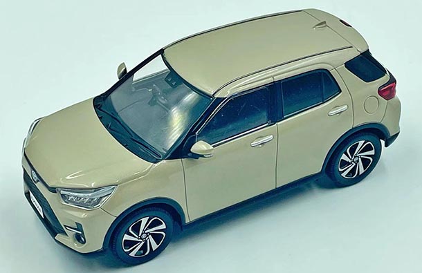 Diecast Toyota Raize SUV Model 1:30 Scale