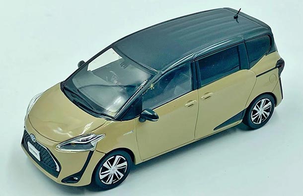 Diecast 2016 Toyota Sienta MPV Model 1:30 Scale