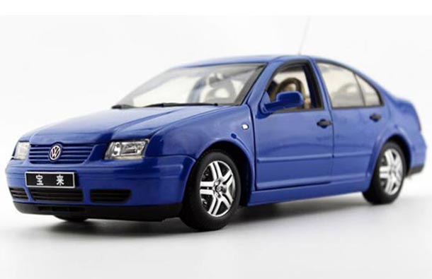 Diecast 2004 Volkswagen Bora Car Model 1:18 Scale Blue / Silver