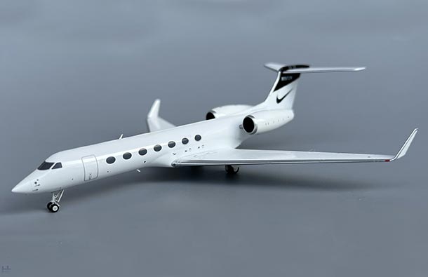 Diecast Gulfstream G550 Business Jet Model 1:200 White NG Models