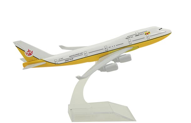 Diecast Boeing B747 Airliner Model White Royal Brunei Airlines