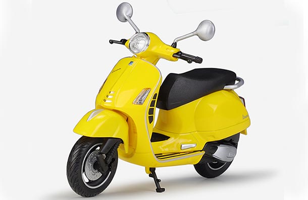 Diecast 2020 Vespa GTS Super Scooter Model 1:12 Scale By Welly