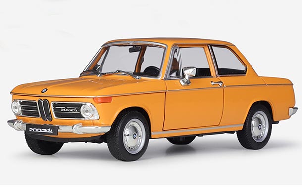 Diecast BMW 2002 Ti Model 1:24 Scale White / Orange By Welly