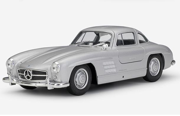 Diecast Mercedes-Benz 300 SL Model Silver / Red 1:24 By Welly