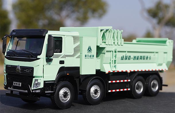 Diecast Sinotruk V7-X Dump Truck Model 1:24 Scale Green