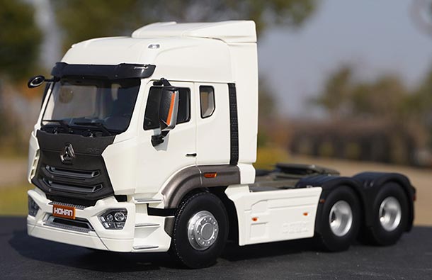 Diecast Sinotruk Hohan Tractor Unit Model 1:24 Scale White
