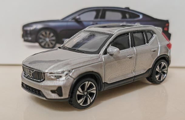 Diecast 2023 Volvo XC40 SUV Model 1:64 Scale Silver