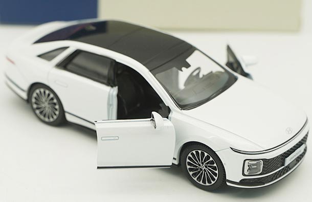 Diecast 2022 Hyundai Grandeur Model 1:38 Gray / Black / White