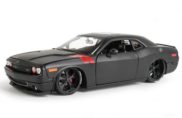 Diecast 2008 Dodge Challenger Model 1:24 Scale Black by Maisto