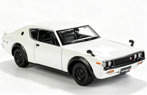 Diecast 1973 Nissan Skyline 2000 GT-R Model 1:24 White by Maisto